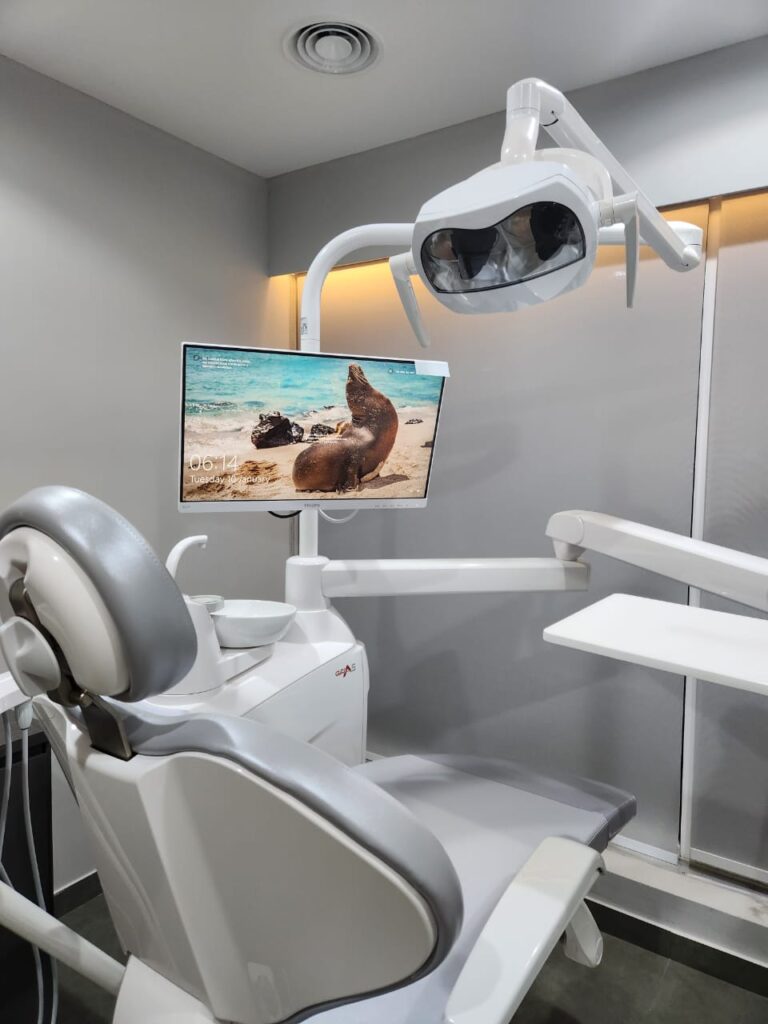 Dental chair in Vie Clinic by Halim